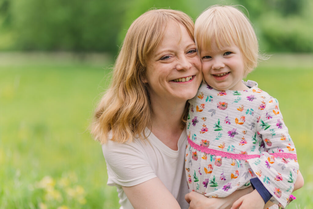 Mutter und Tochter beim Familienshooting